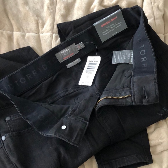 Bombshell Skinny Jeans in black stretchy material by Torrid. Brand new! - Picture 8 of 8